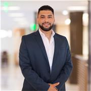 Hispano-marroquí graduado en estudios árabes e islámicos por la Universidad de Cádiz, ofrece clases de todas las competencias de la lengua árabe